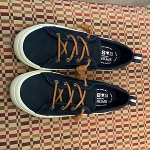 NWT Sherry Crest Vibe 7M Sneaker in Navy Suede
